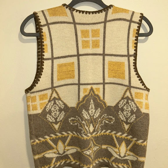 Granola Girl Vest - Picture 5 of 10